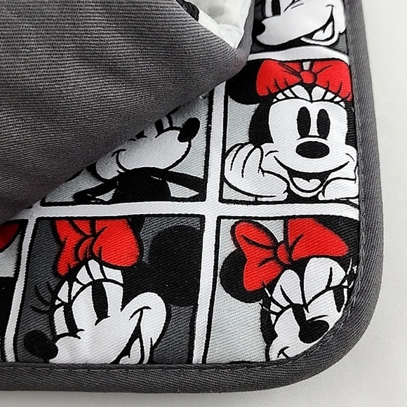 Minnie Mouse Disney Red Grey Oversized Oven Mitt & Pot Holder 2  Piece Set - Picture 7 of 9